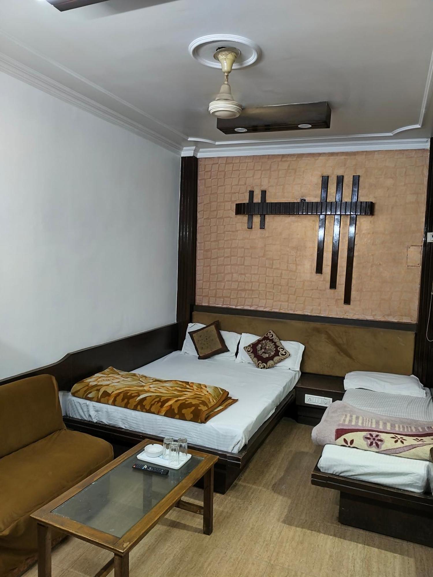 Hotel Yatri International New Delhi Rum bild