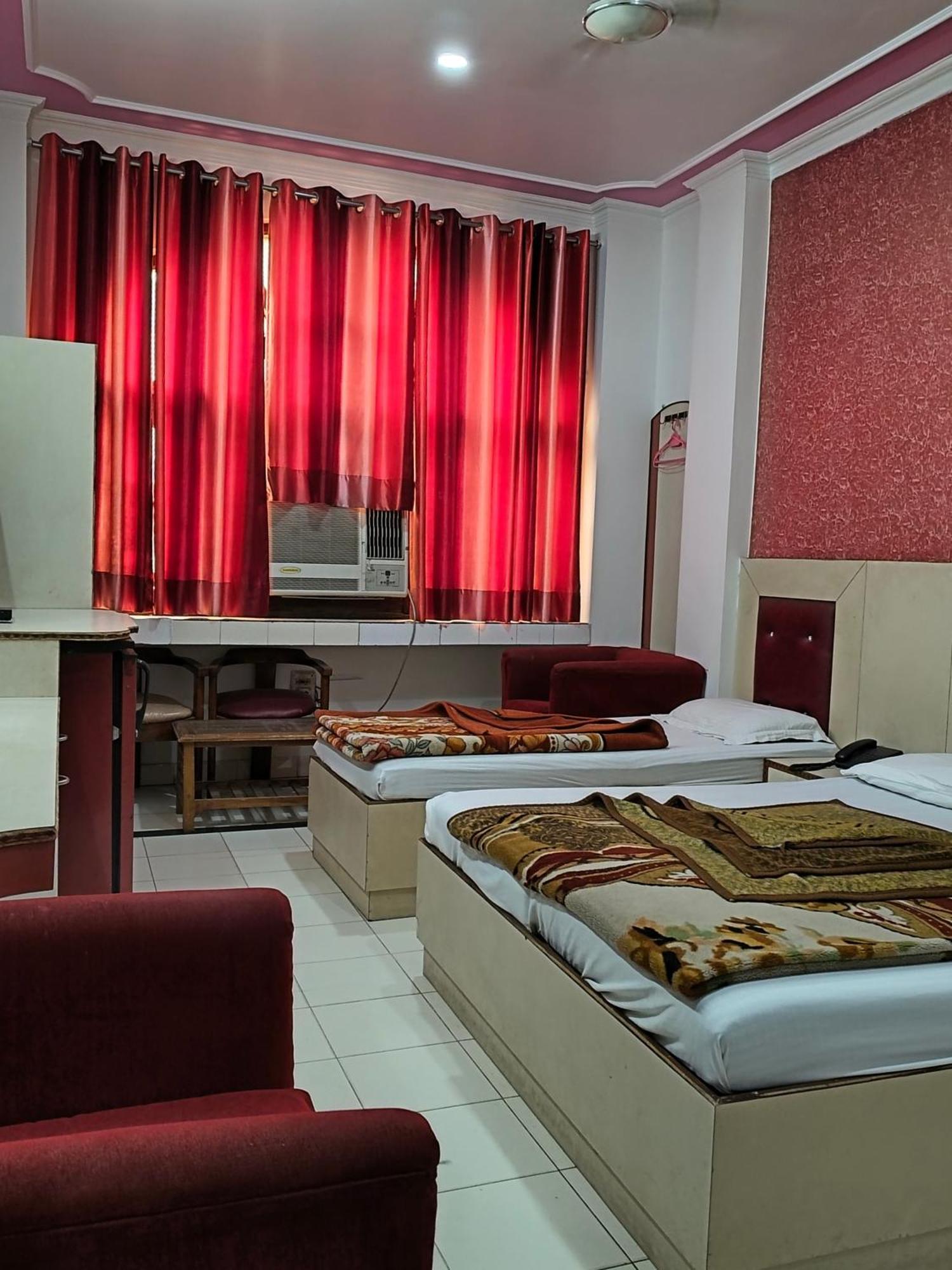 Hotel Yatri International New Delhi Rum bild