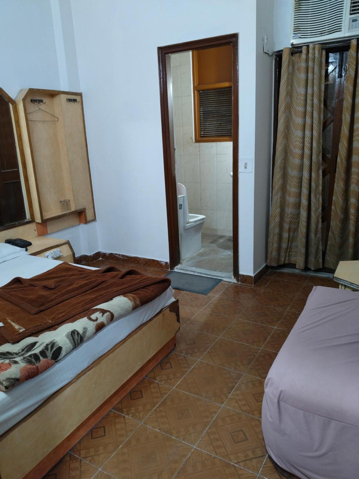 Hotel Yatri International New Delhi Rum bild