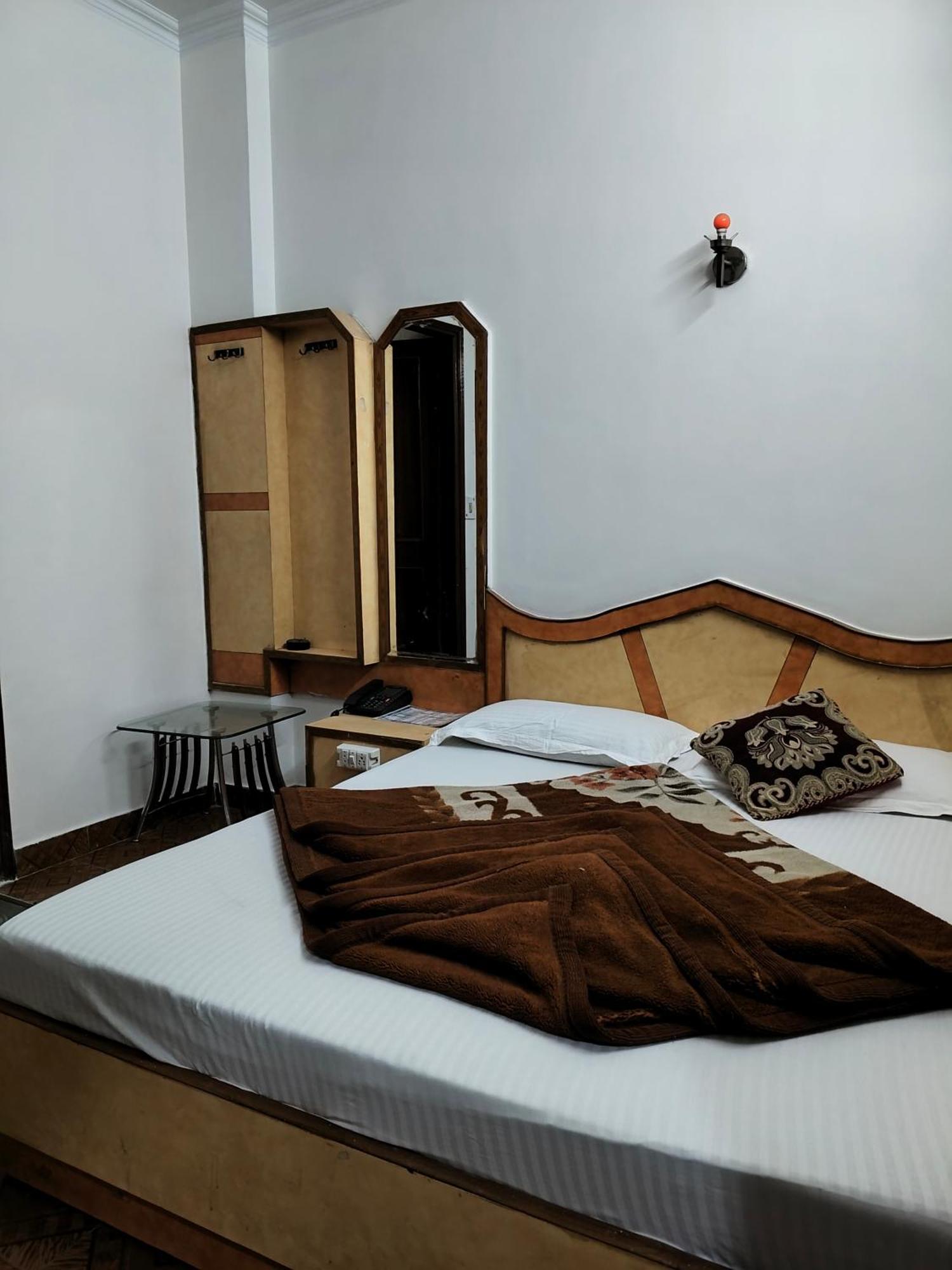 Hotel Yatri International New Delhi Rum bild