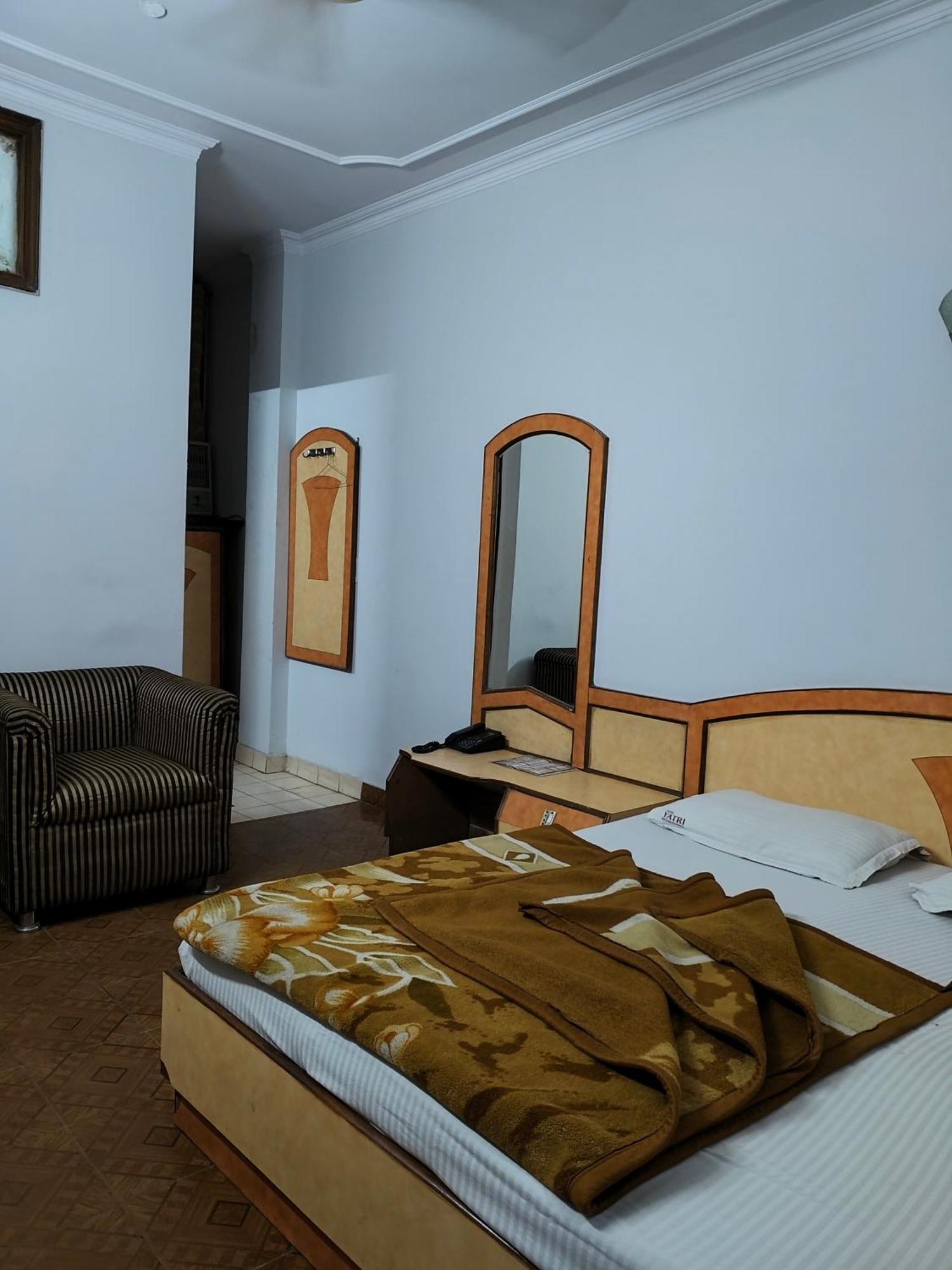 Hotel Yatri International New Delhi Rum bild