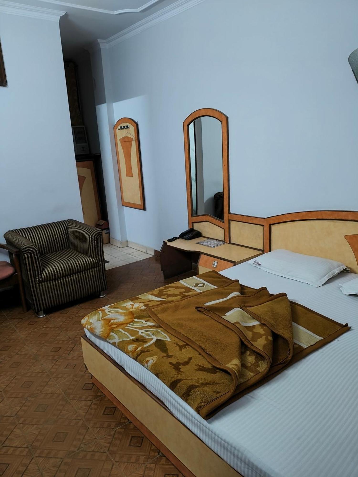 Hotel Yatri International New Delhi Rum bild