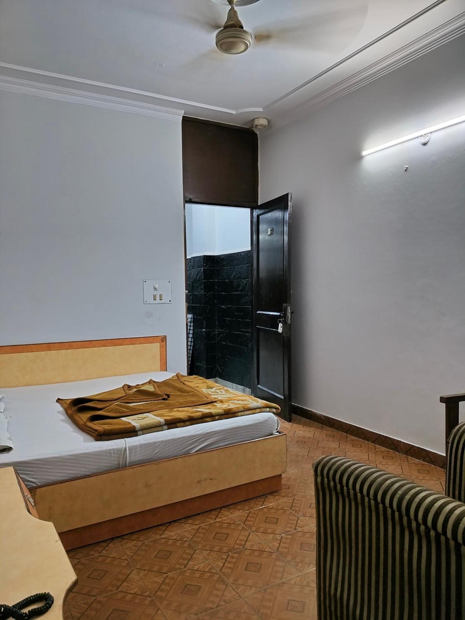 Hotel Yatri International New Delhi Rum bild