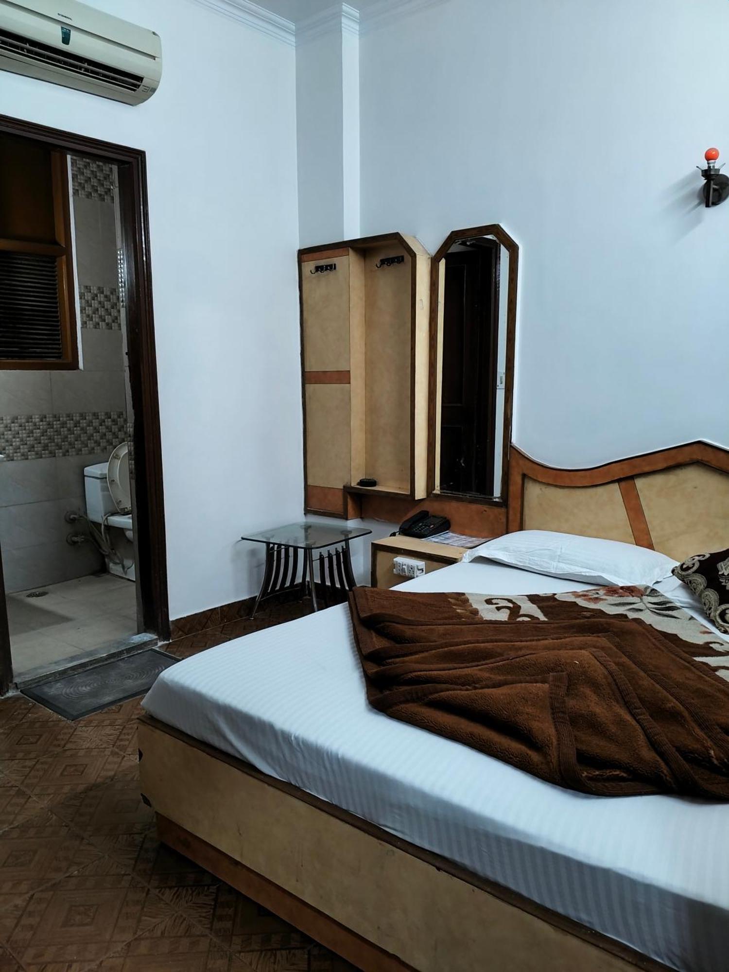 Hotel Yatri International New Delhi Rum bild