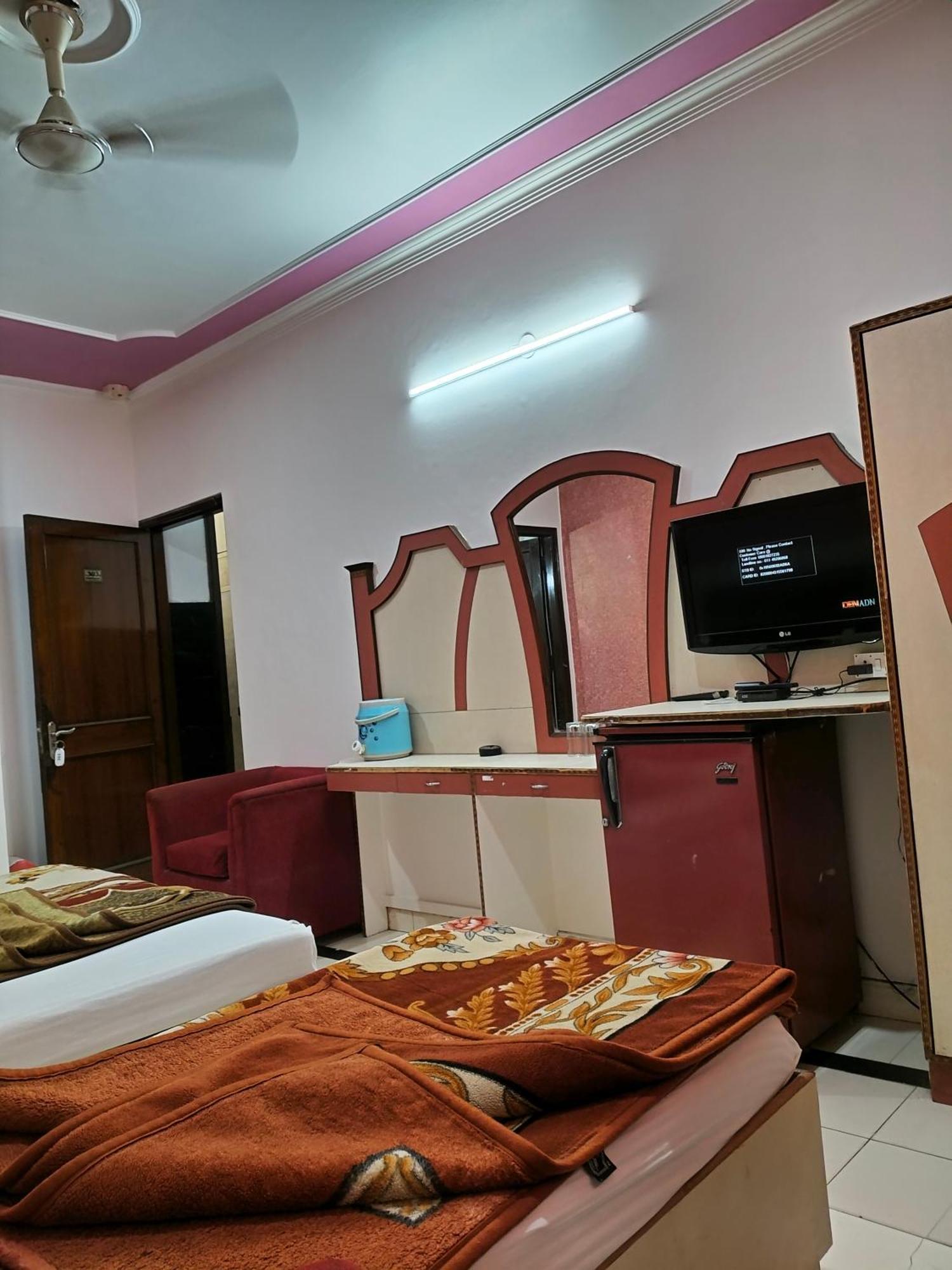 Hotel Yatri International New Delhi Rum bild