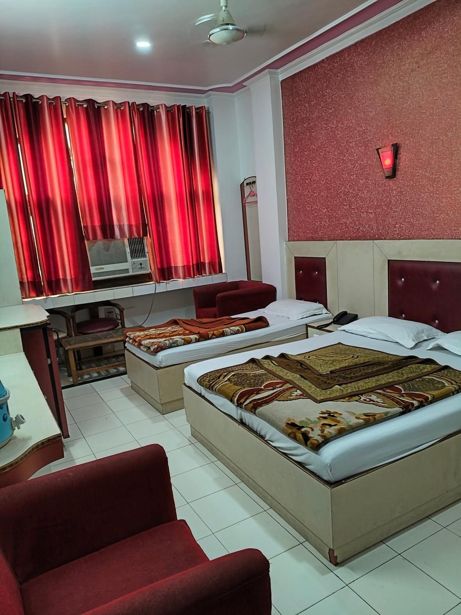 Hotel Yatri International New Delhi Rum bild