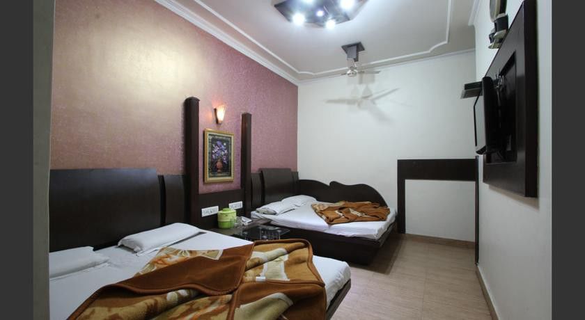 Hotel Yatri International New Delhi Exteriör bild